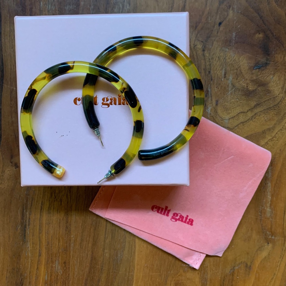 Cult Gaia large tortoise acrylic hoops